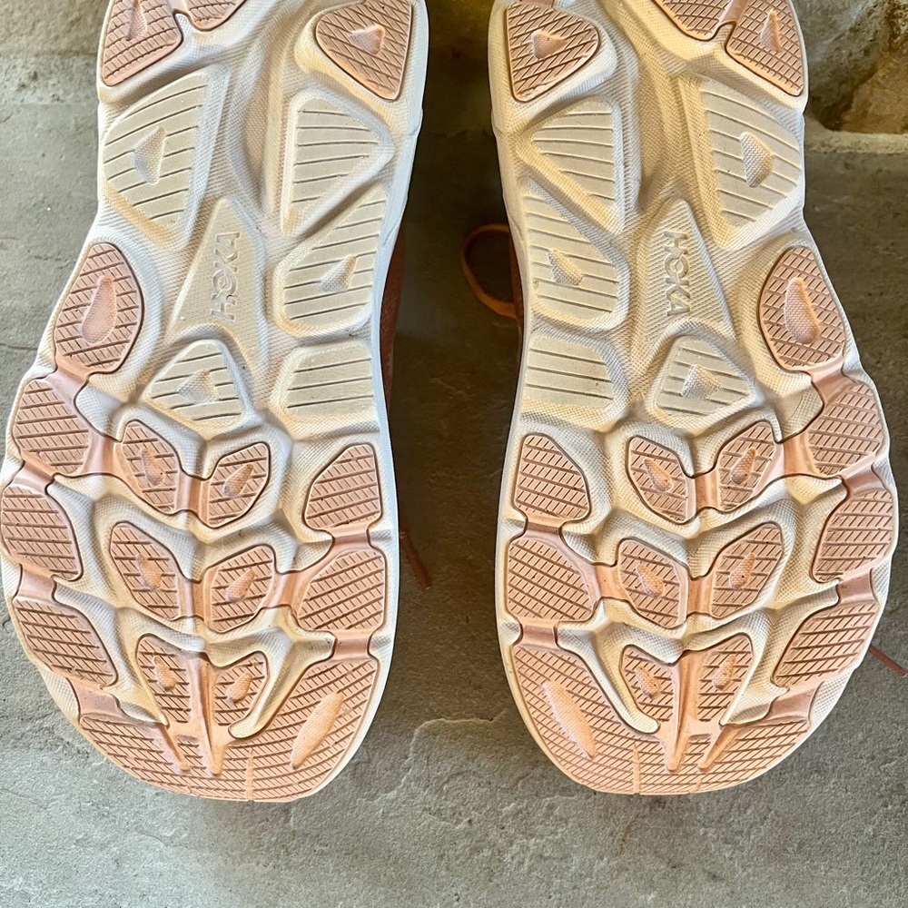 Hoka Clifton 10 Coral Athletic Shoes, 6.5 - Picture 5 of 6